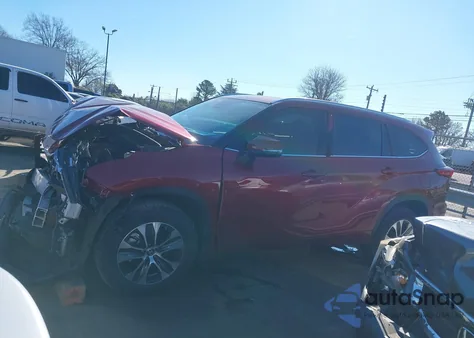 2021 Toyota Highlander Xle из США, поврежденный, VIN 5TDGZRBHXMS540972